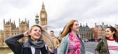 拿留学生开刀？中国赴英留学申请量十年首次下跌！英国教育大臣不干了…