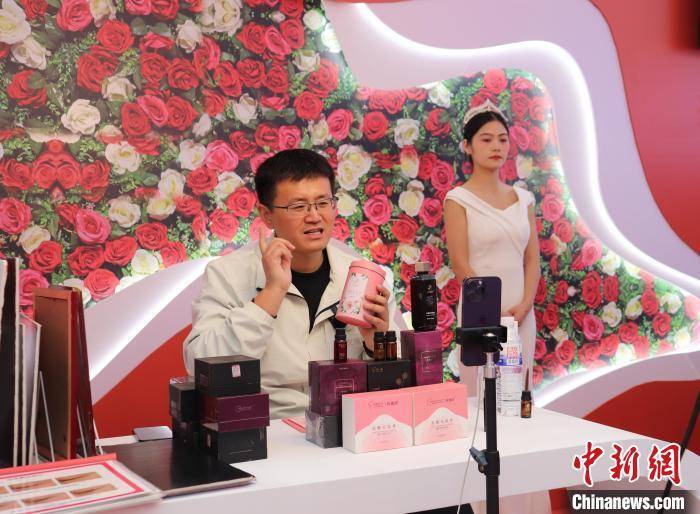 2023玫瑰产品博览会在鲁启幕 以花为媒促中外文化交流