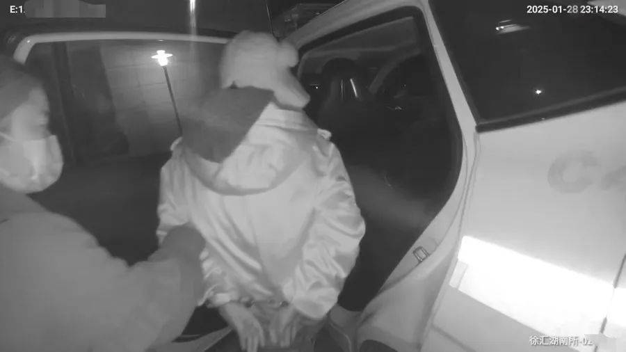 上海一家政阿姨上岗3天就说发烧乏力,匆忙回家工资都没要!果然有蹊跷