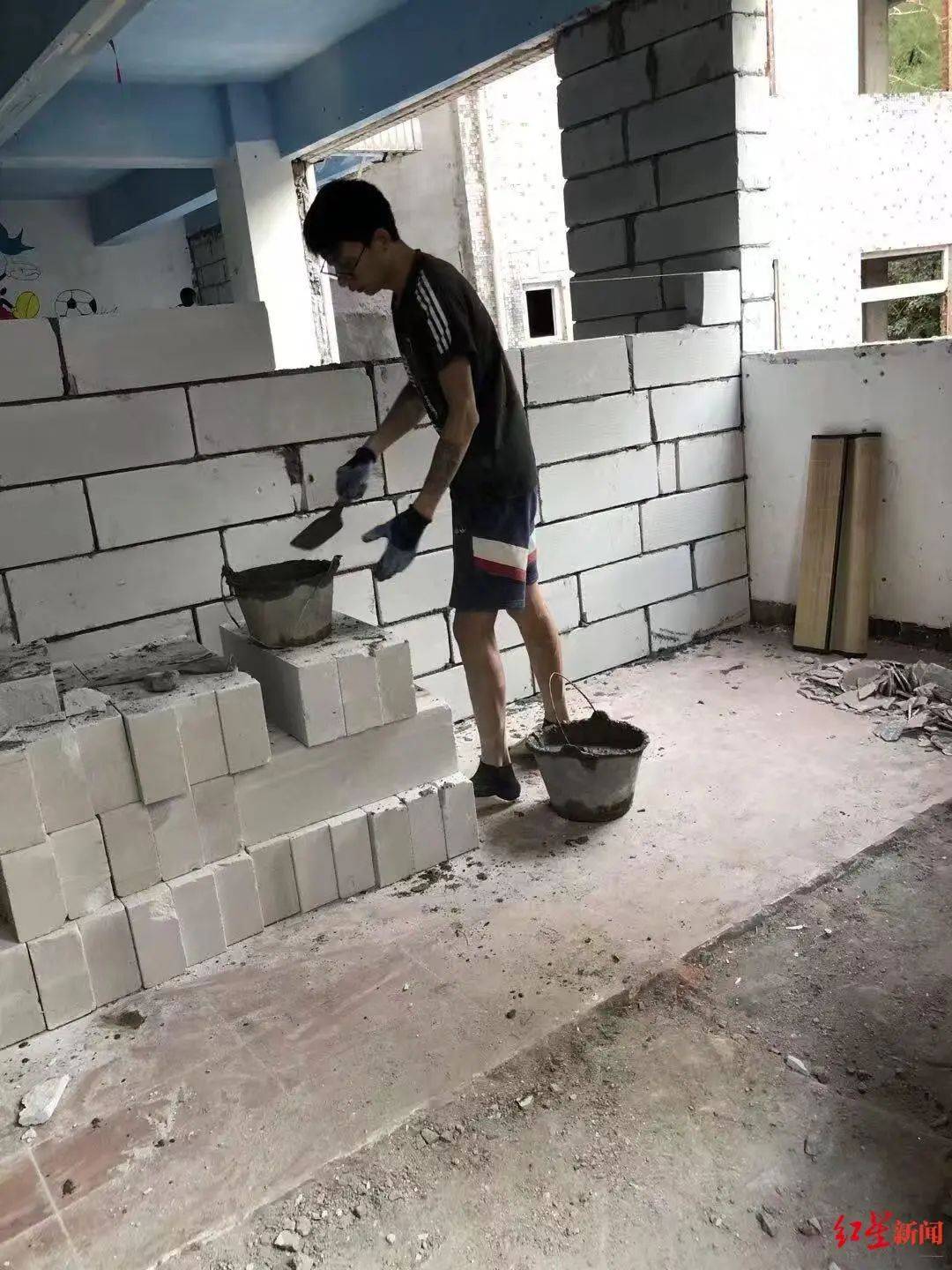 小伙搬砖9年攒200万,修别墅买车:宁愿不要这些钱,若时间倒流想好好读书