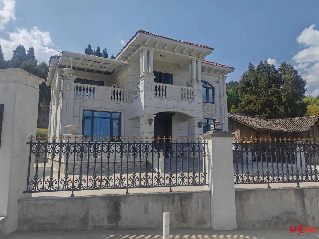 小伙搬砖9年攒200万,修别墅买车:宁愿不要这些钱,若时间倒流想好好读书