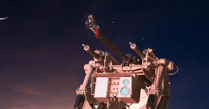 人类史上首次！俄军人向机器人部队投降，由无人机押送收押为战俘