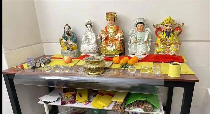 男子自称“玉皇大帝”,奸淫妇女10人,敛财超500万元