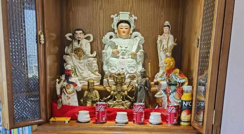 男子自称“玉皇大帝”,奸淫妇女10人,敛财超500万元