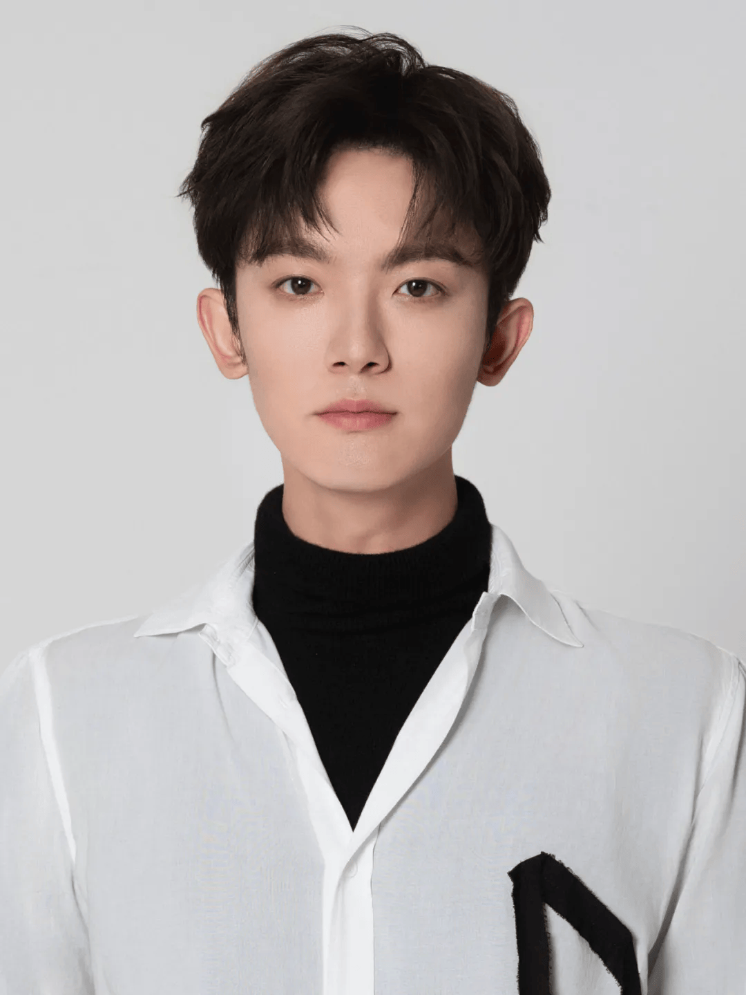 演员李明德参加酒吧商演疑复出，此前因酒后砸车被判有期徒刑6个月赔偿20万