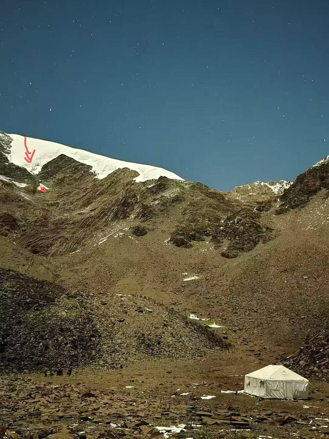 海拔5588米雪山上男子滑坠遇难 亲人:他解开安全绳给同行游客拍照被冰爪绊倒