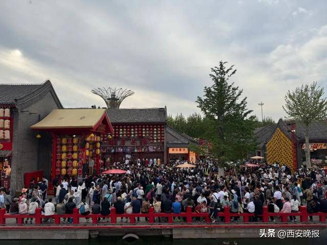 “聪明的人已经提前出发了”,结果高速上全是聪明人!