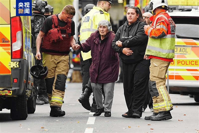英警方:曼彻斯特持刀袭击为“恐怖主义事件”,已致3人死亡!英国国王发表声明,首相:深感震惊