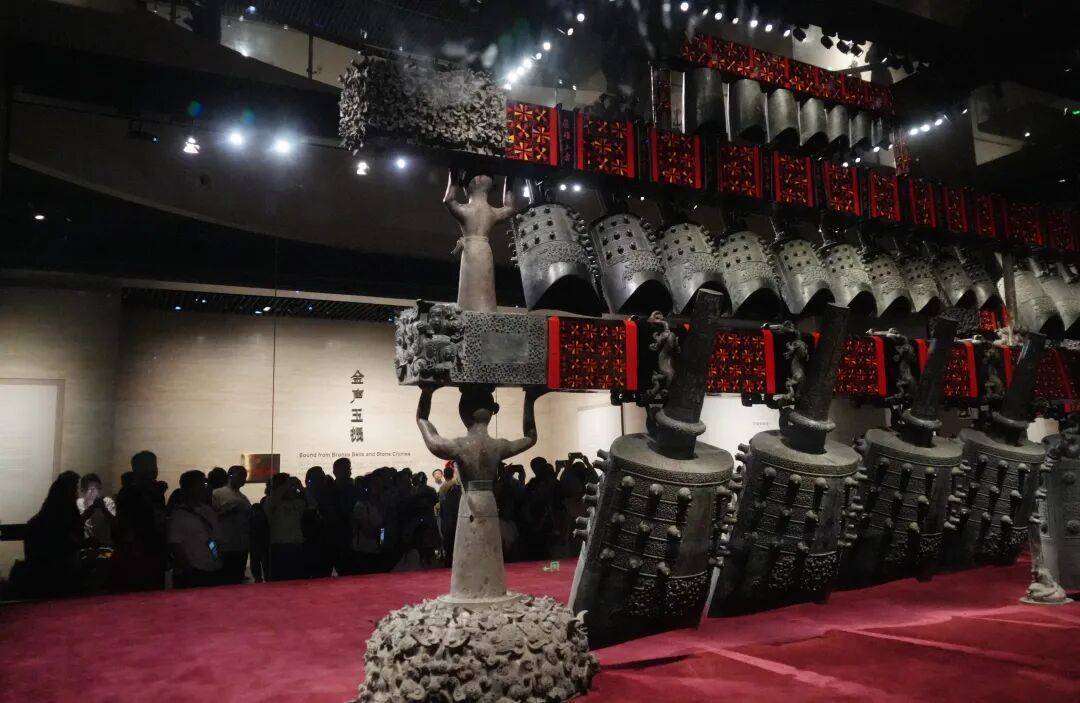 武汉这里什么情况?晚上6点突然排起长队!有人提前五天全家蹲守……