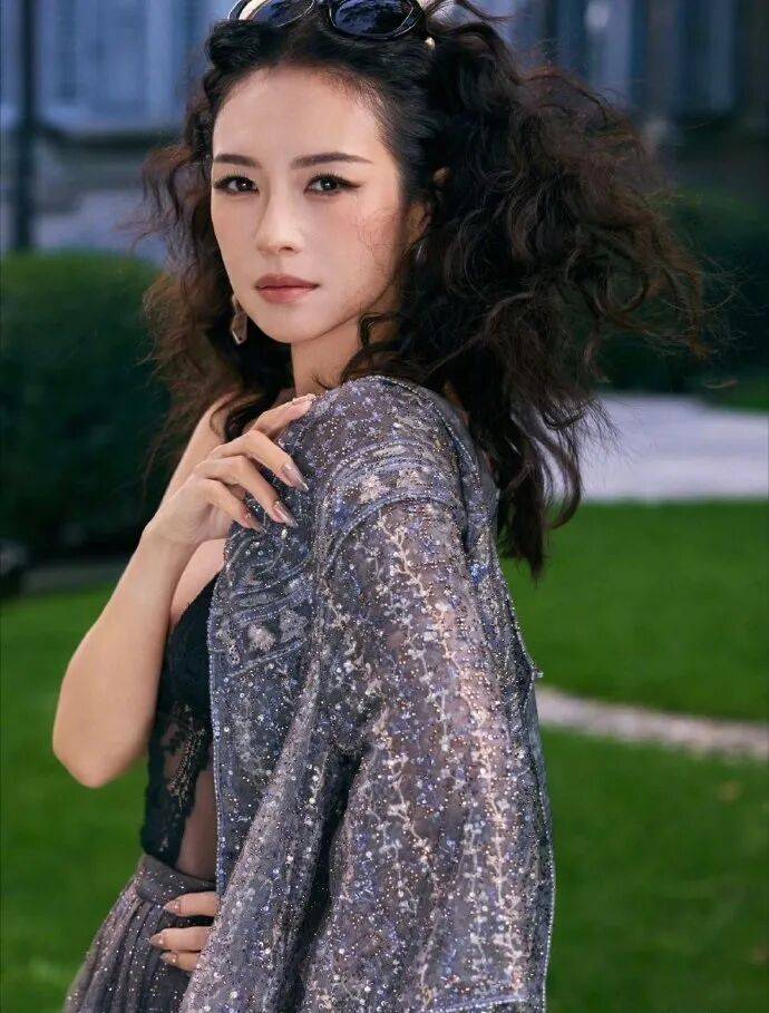 时装周上的女明星,秋冬氛围感一键封顶!