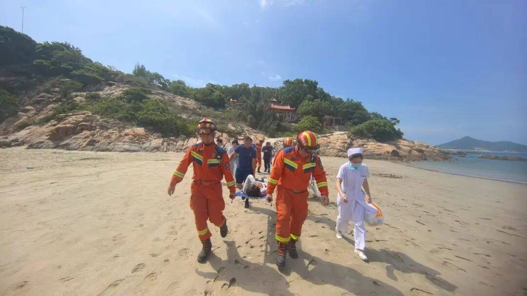 打卡拍照,再美也不能用生命对焦