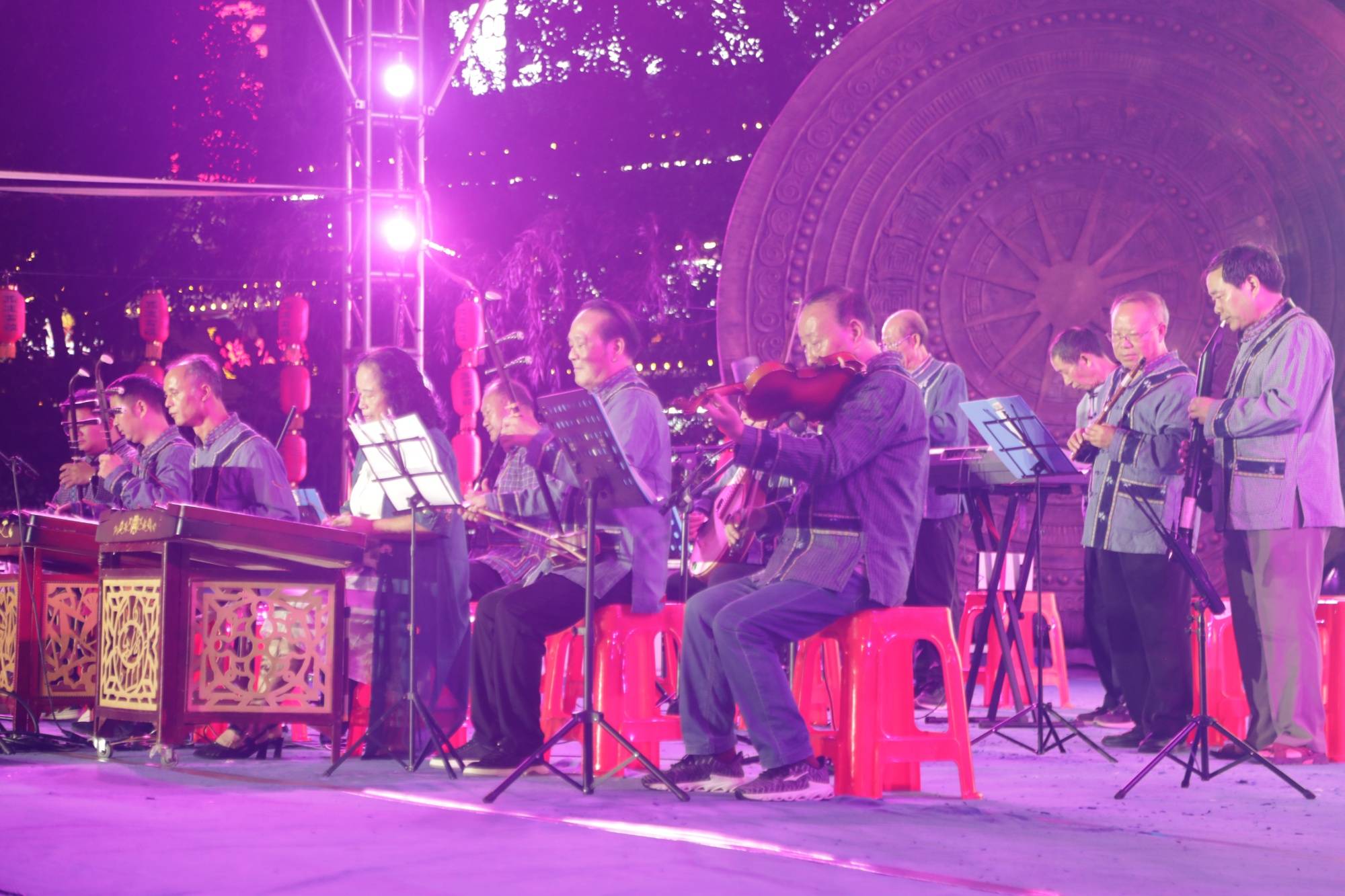 月映火塘 悦唱荔波!这场中秋音乐晚会点燃团圆夜