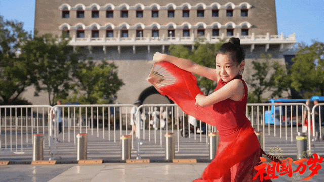 9岁小酒窝,大大方方成顶流