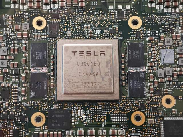 将特斯拉砍成“铁皮房”的,是马斯克新的万亿对赌协议