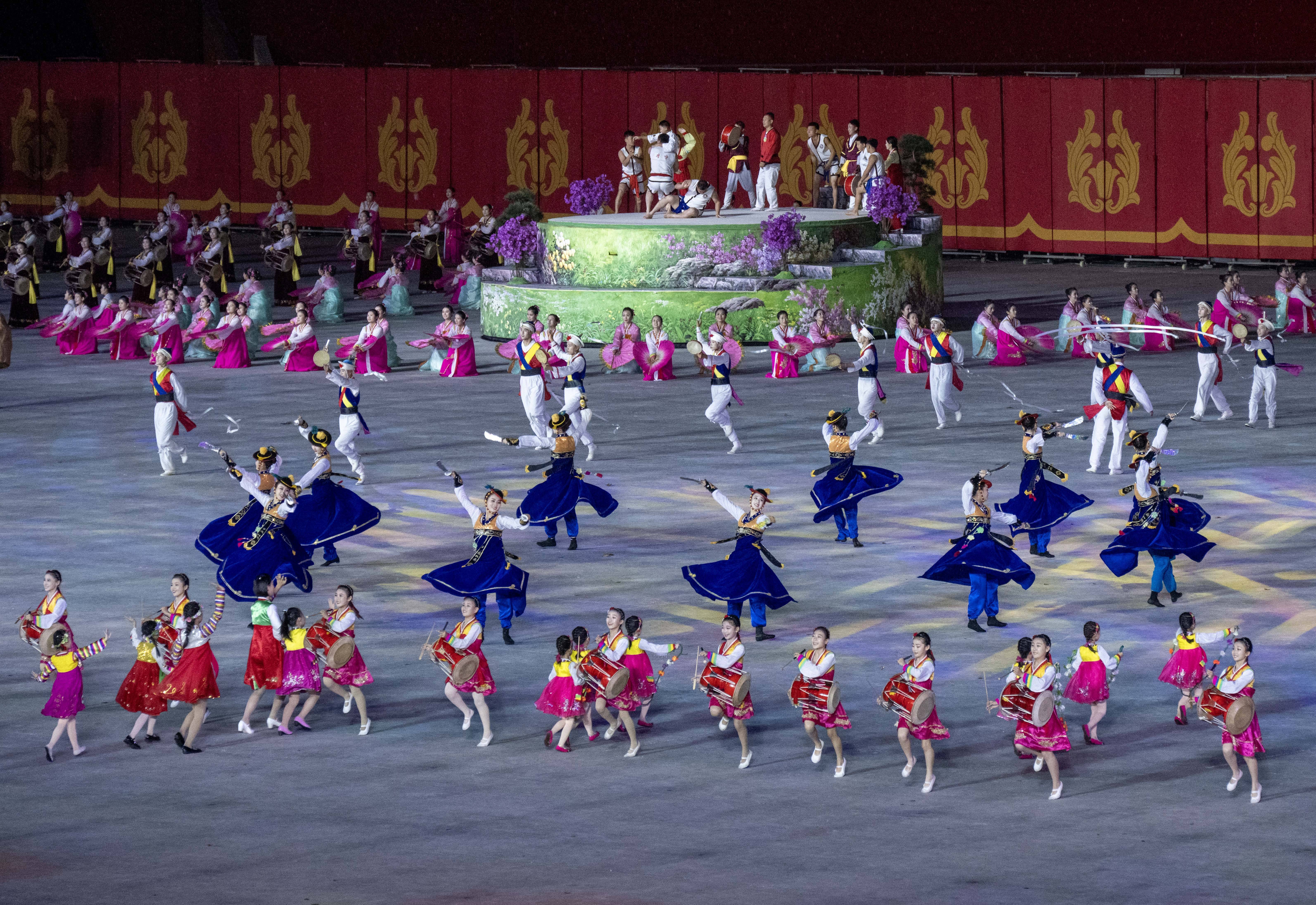 庆祝朝鲜劳动党成立80周年大会、大型团体操和文艺演出在平壤举行