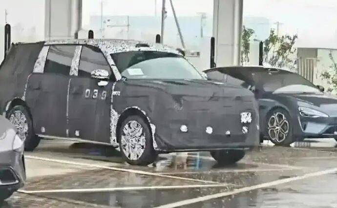 疑似小米YU9新疆试车,多张路测谍照曝光