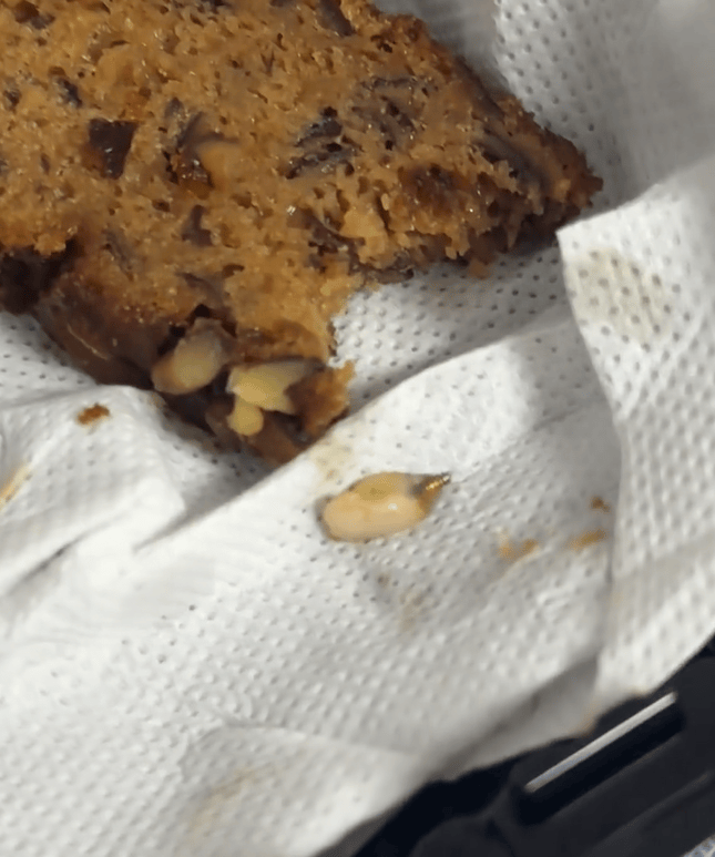 山姆枣泥核桃蛋糕吃出“一颗牙”？客服回应：很惊讶，已反馈工厂排查