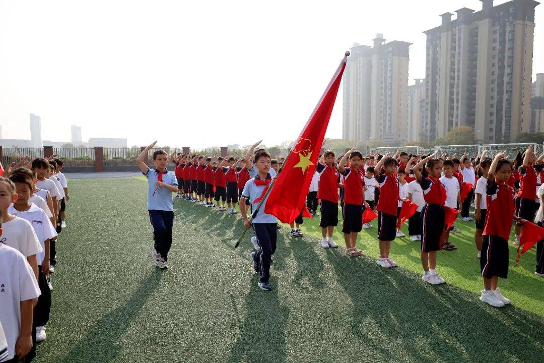 我县各级少先队组织开展“强国复兴有我 争当新时代好少年”建队日主题活动