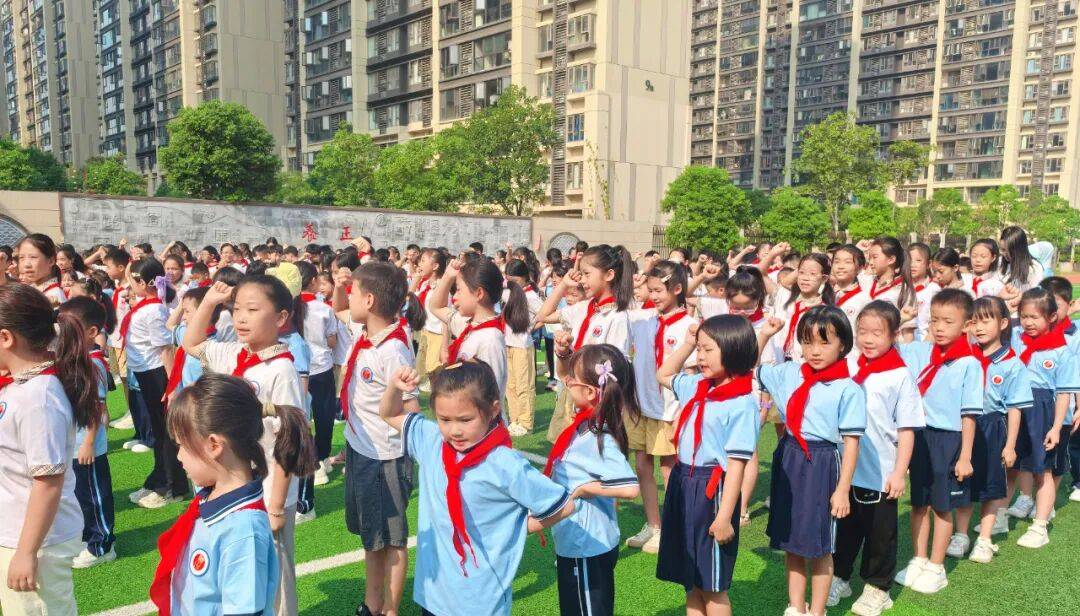 我县各级少先队组织开展“强国复兴有我 争当新时代好少年”建队日主题活动