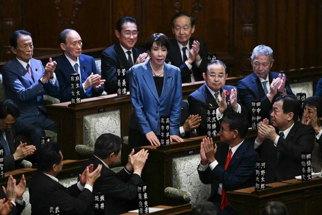 石破茂卸任当天,离开官邸时笑得合不拢嘴;此前吐槽当首相太累,没多少让人开心的事情