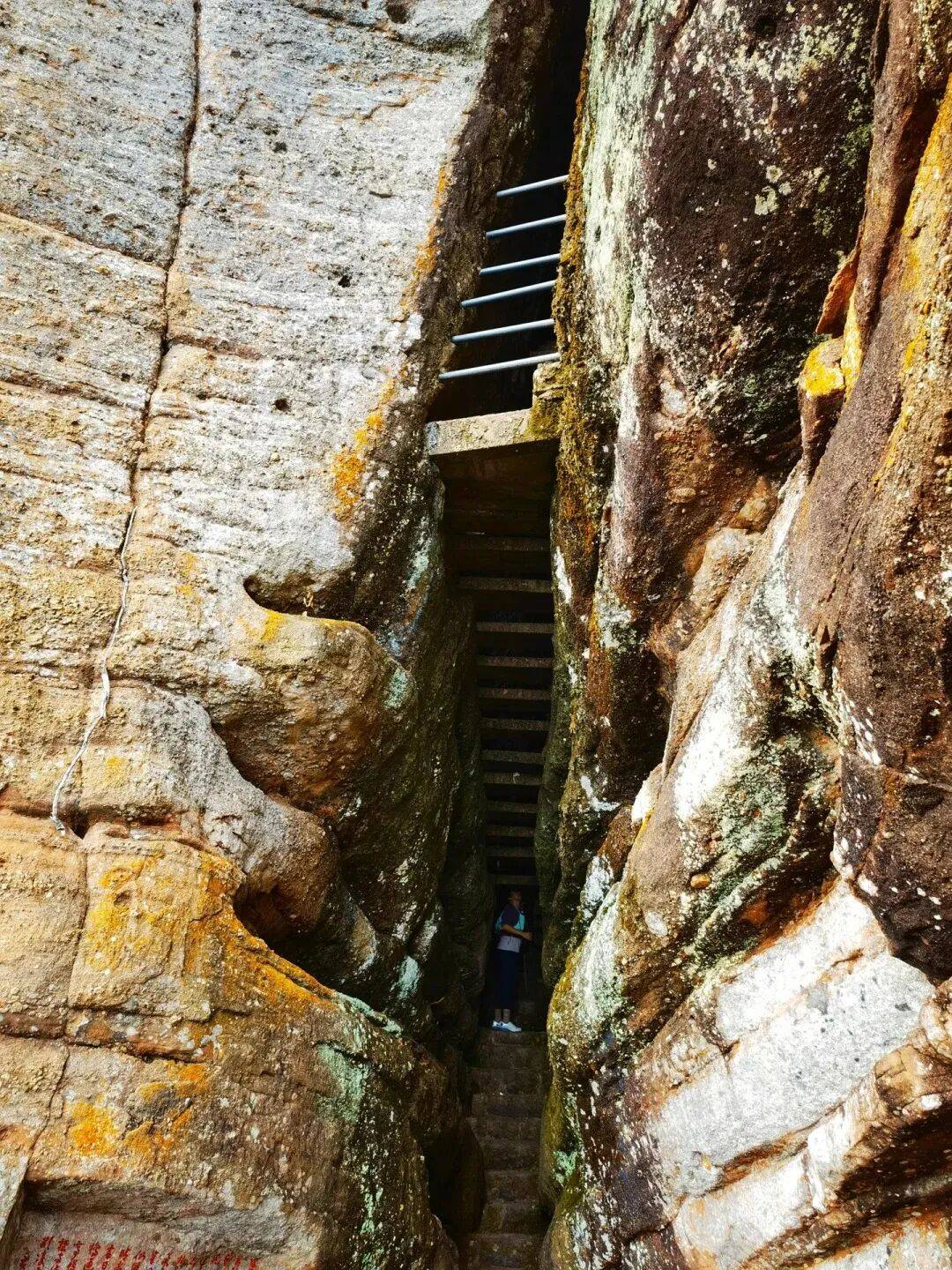 为什么年轻人迷上了爬山? | 秋高气爽,是时候出发了→