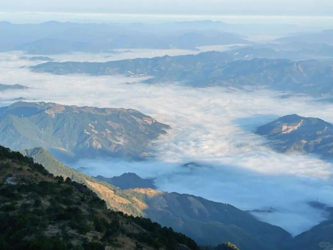 为什么年轻人迷上了爬山? | 秋高气爽,是时候出发了→