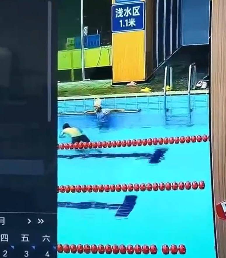 宁波一男子头朝下跳进泳池浅水区,撞到池底致颈椎重伤去世,馆方:女儿喊他没有答应,其他人未及时发现