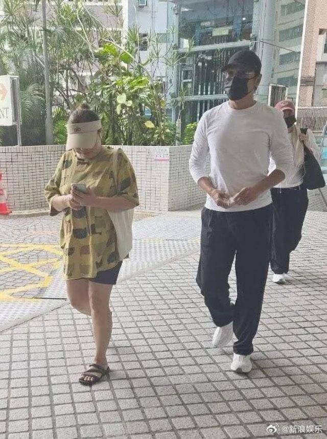 76岁“TVB黄金配角”许绍雄被曝病危,众人神情严肃