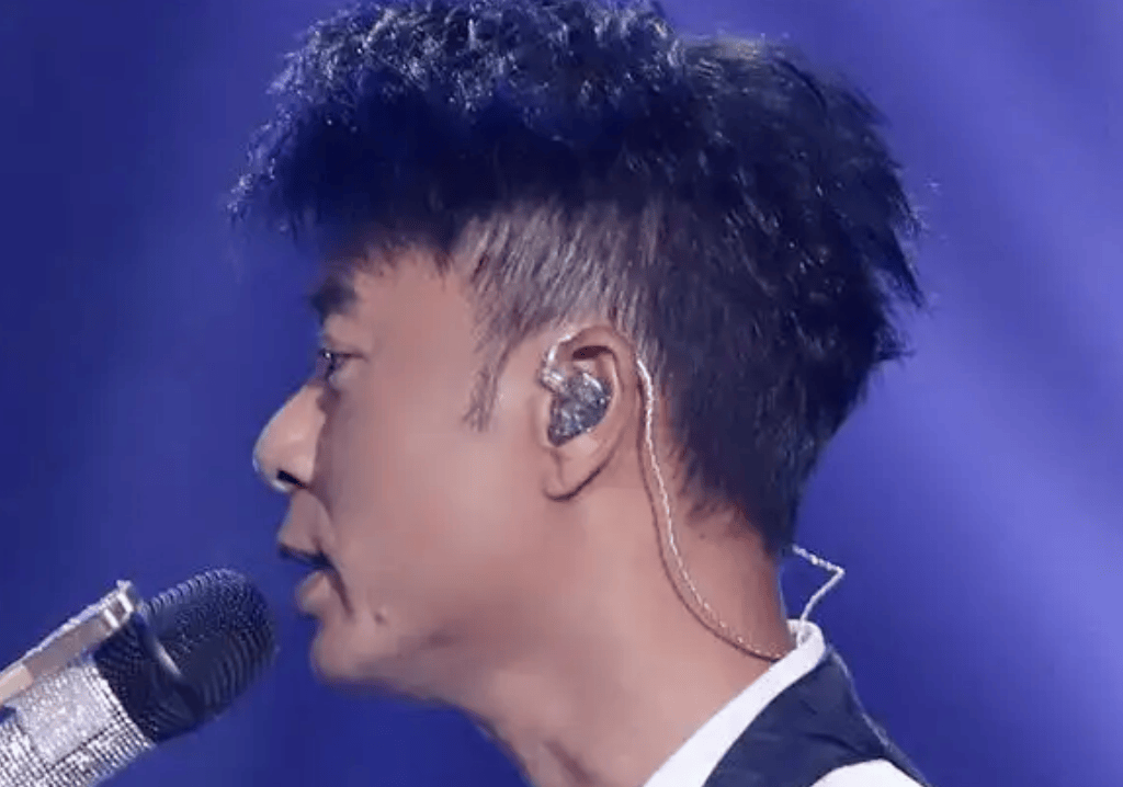 把陈粒“引爆”的耳返,为啥让这么多歌手又爱又恨