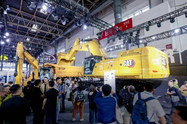 从钢铁履带到数字足迹:解锁卡特彼勒穿越百年的密码