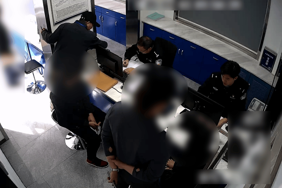 男子9600元转卖全新苹果17Pro max,买家爽快转账1万后,其老婆银行卡被冻结!民警:这笔钱涉诈