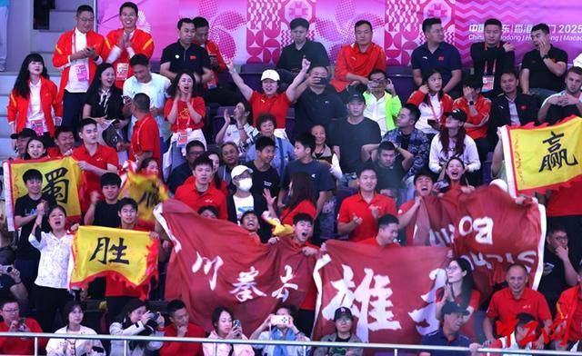 全运会拳击男子80公斤级决赛,王小保夺冠!