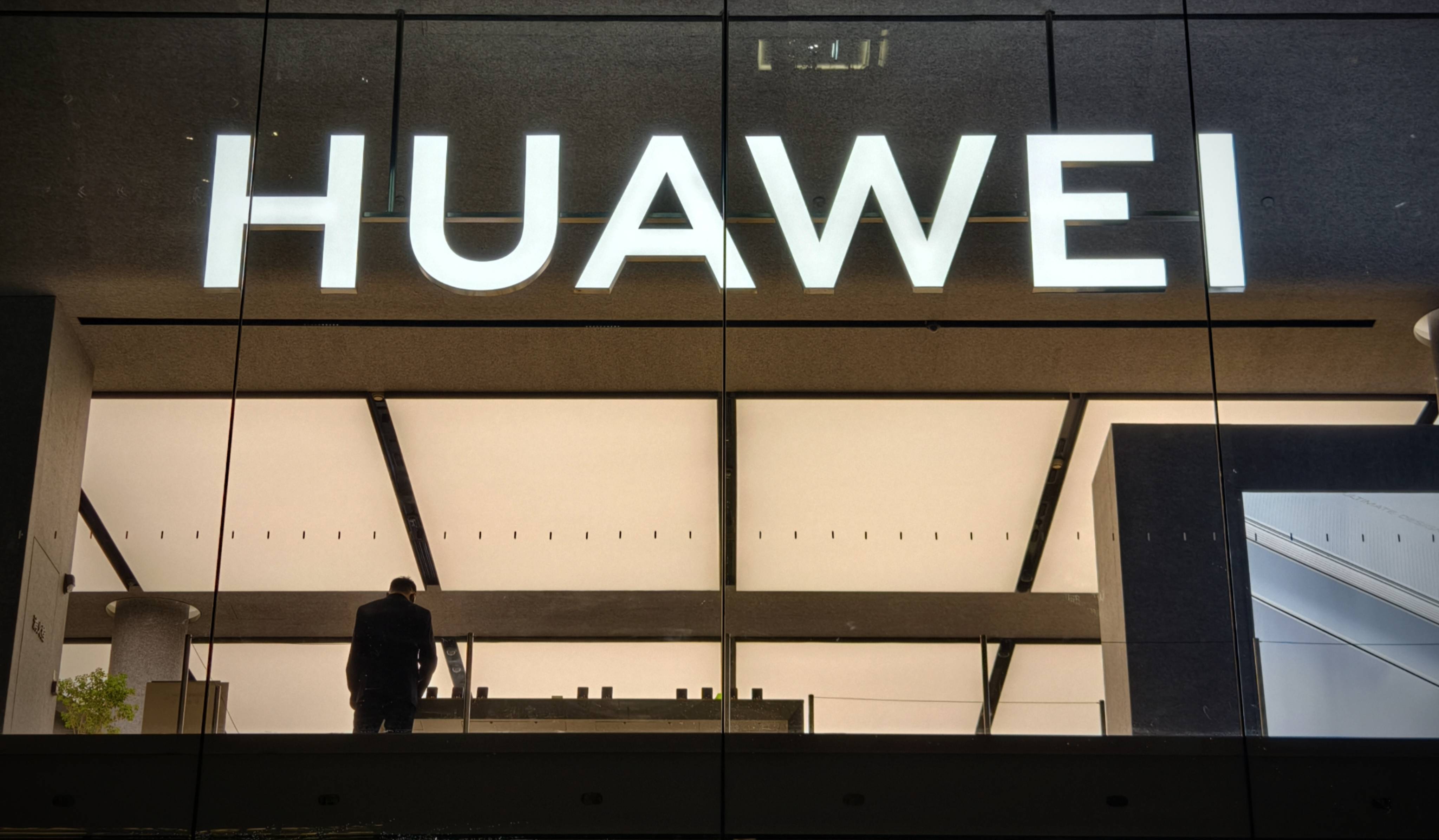 独家|华为Mate80首批备货30万台左右,渠道商称“定价很有魄力”