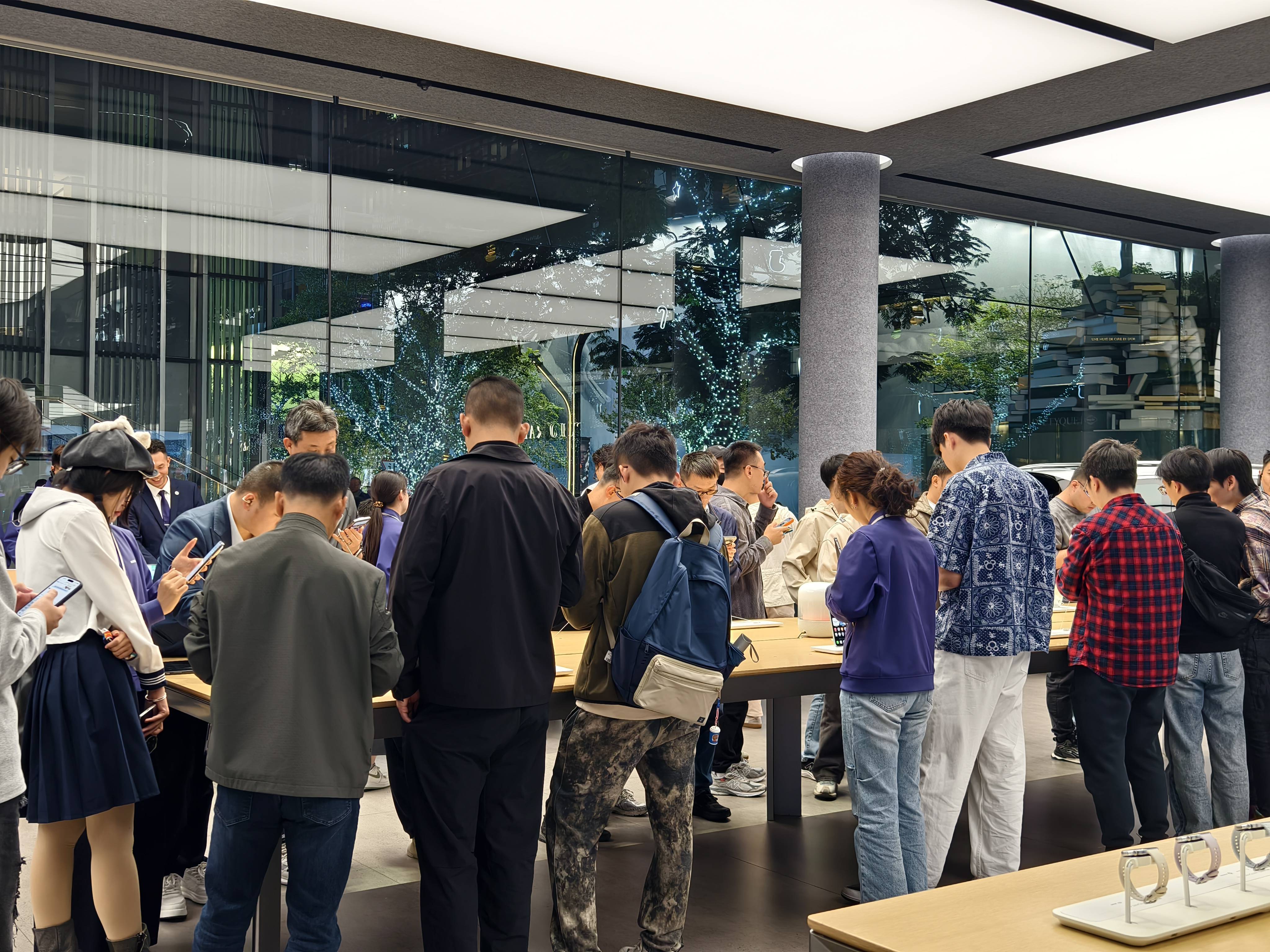 独家|华为Mate80首批备货30万台左右,渠道商称“定价很有魄力”