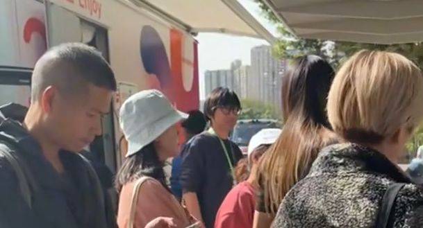 已致94人遇难,李家超:望内地协助!廉政公署:或涉贪污!这一幕令人破防