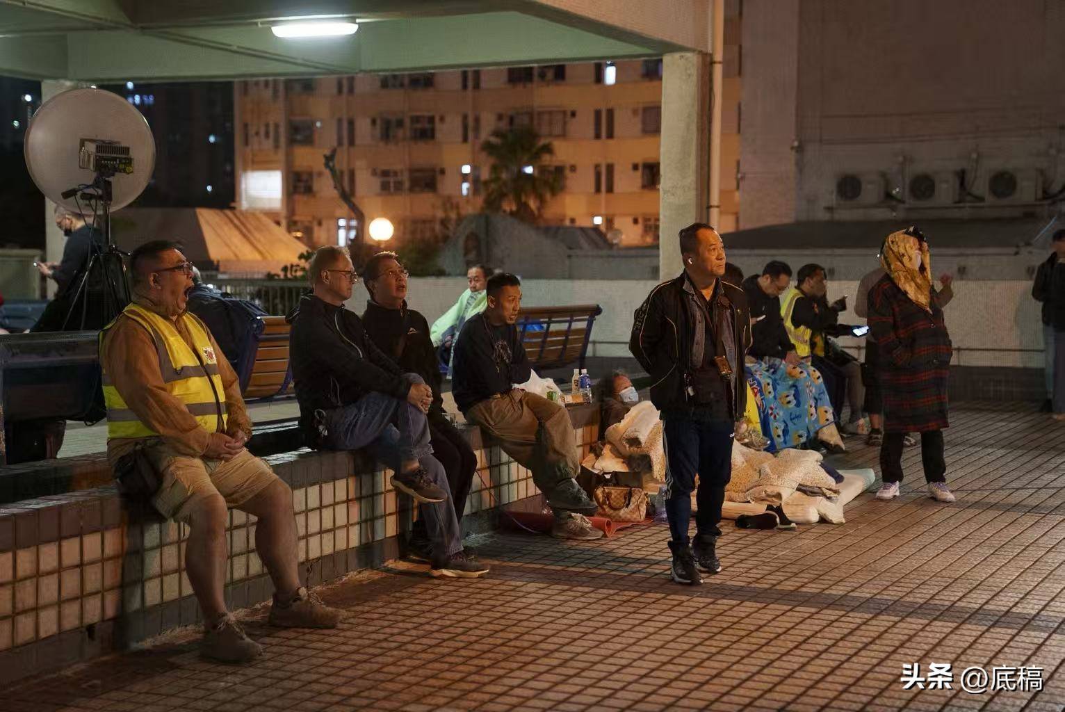 香港宏福苑大火中的一夜:“眼睁睁看着整栋楼被烧”,有住户称母亲仍失联