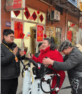 百万债务还清了！夫妻俩在杭州开饭店，8年来第一次回老家过年，临行宴请老顾客