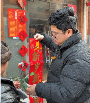 百万债务还清了！夫妻俩在杭州开饭店，8年来第一次回老家过年，临行宴请老顾客